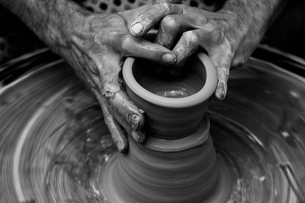 Quels sont les outils essentiels pour la poterie ?